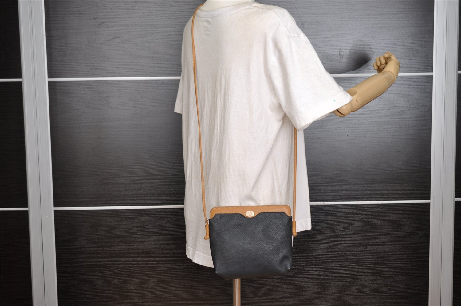 Authentic GUCCI Vintage Shoulder Cross Body Bag Purse Leather Navy Black 9029I