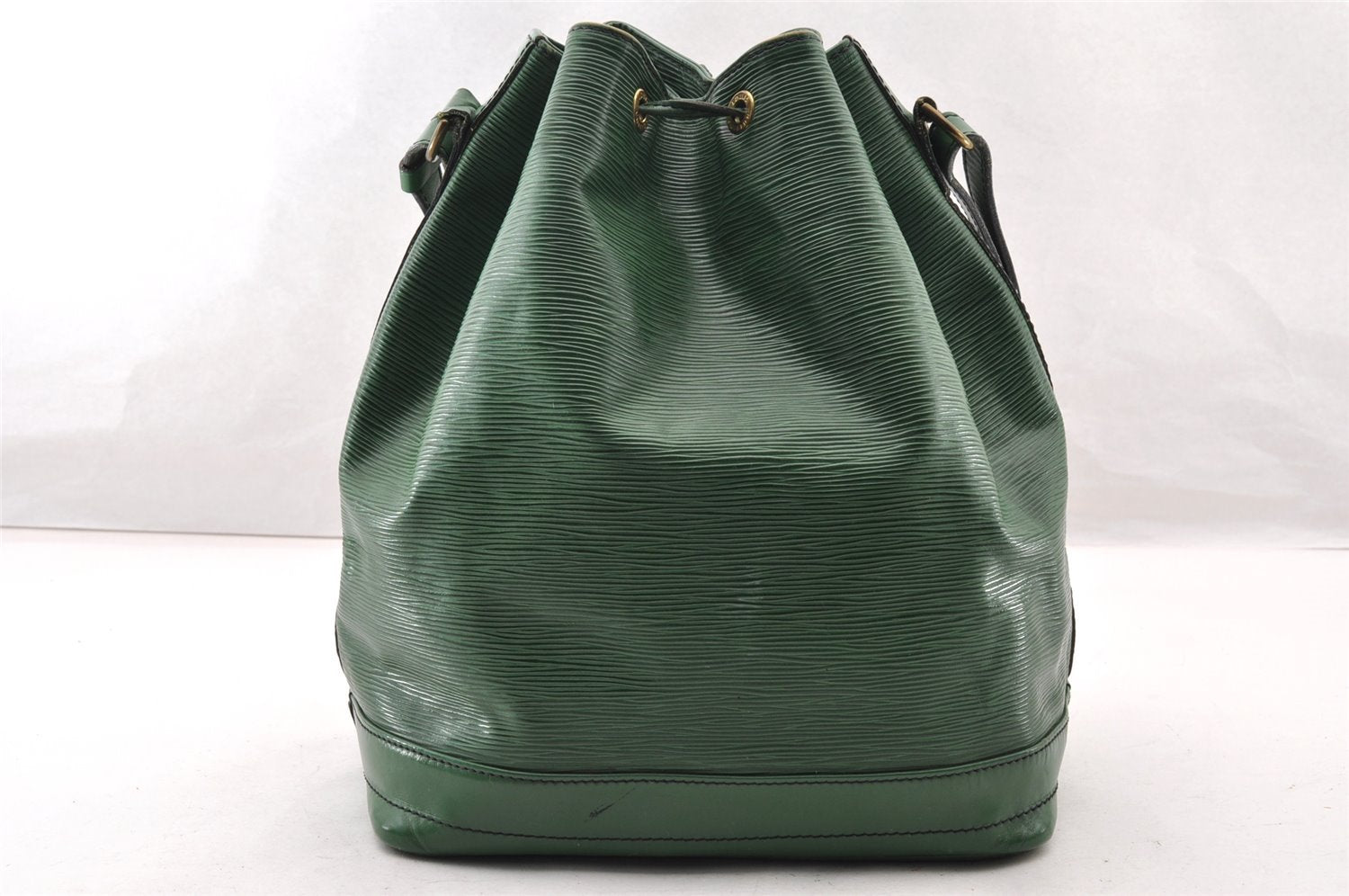 Authentic Louis Vuitton Epi Noe Shoulder Drawstring Bag Green M44004 LV 9036I