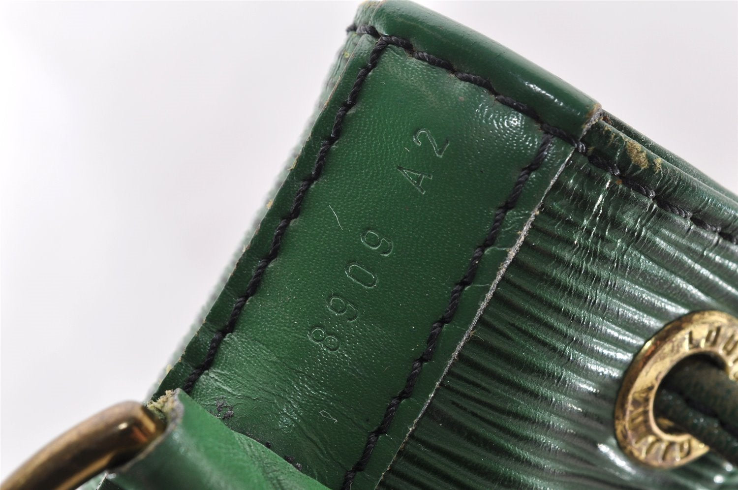 Authentic Louis Vuitton Epi Noe Shoulder Drawstring Bag Green M44004 LV 9036I