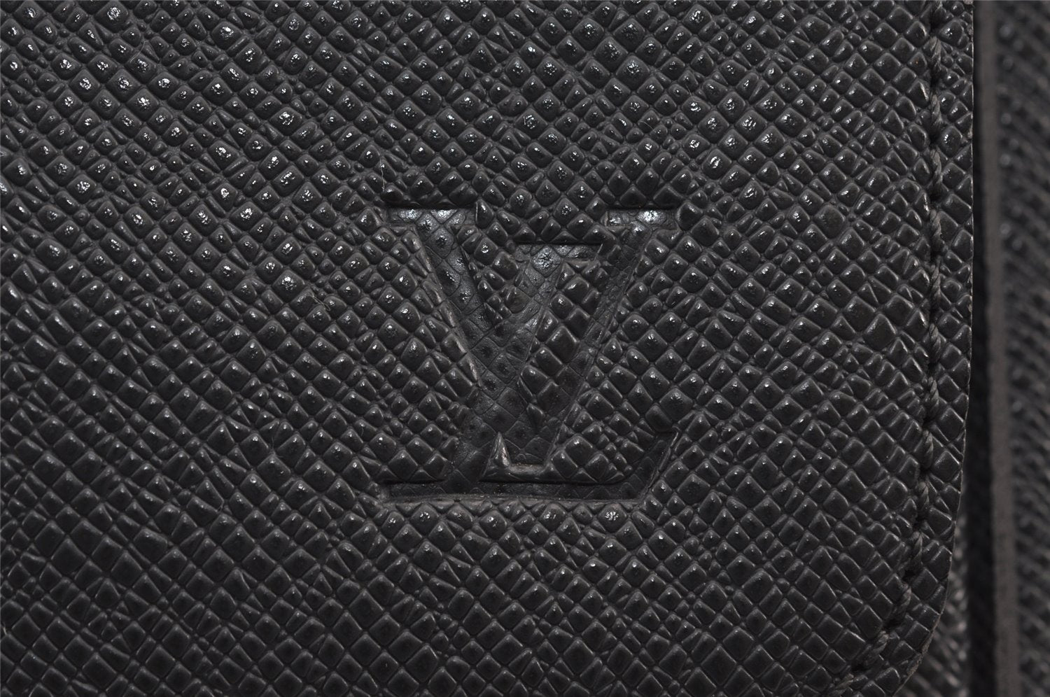 Authentic Louis Vuitton Taiga Roman PM Shoulder Cross Bag Black M32852 LV 9041J