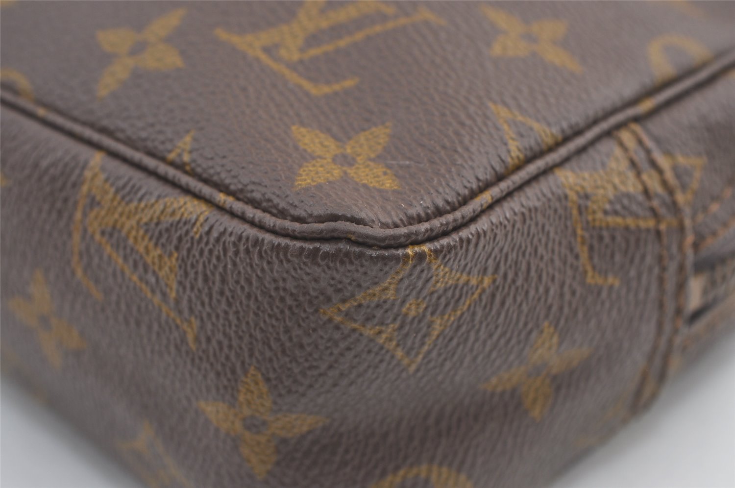 Auth Louis Vuitton Monogram Trousse Toilette 23 Clutch Hand Bag Old Model 9043J