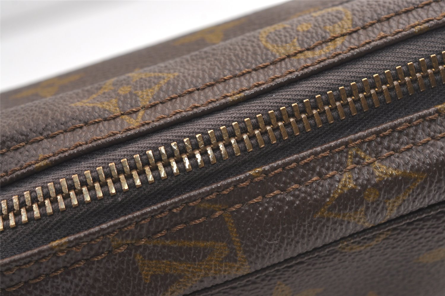 Auth Louis Vuitton Monogram Trousse Toilette 23 Clutch Hand Bag Old Model 9043J