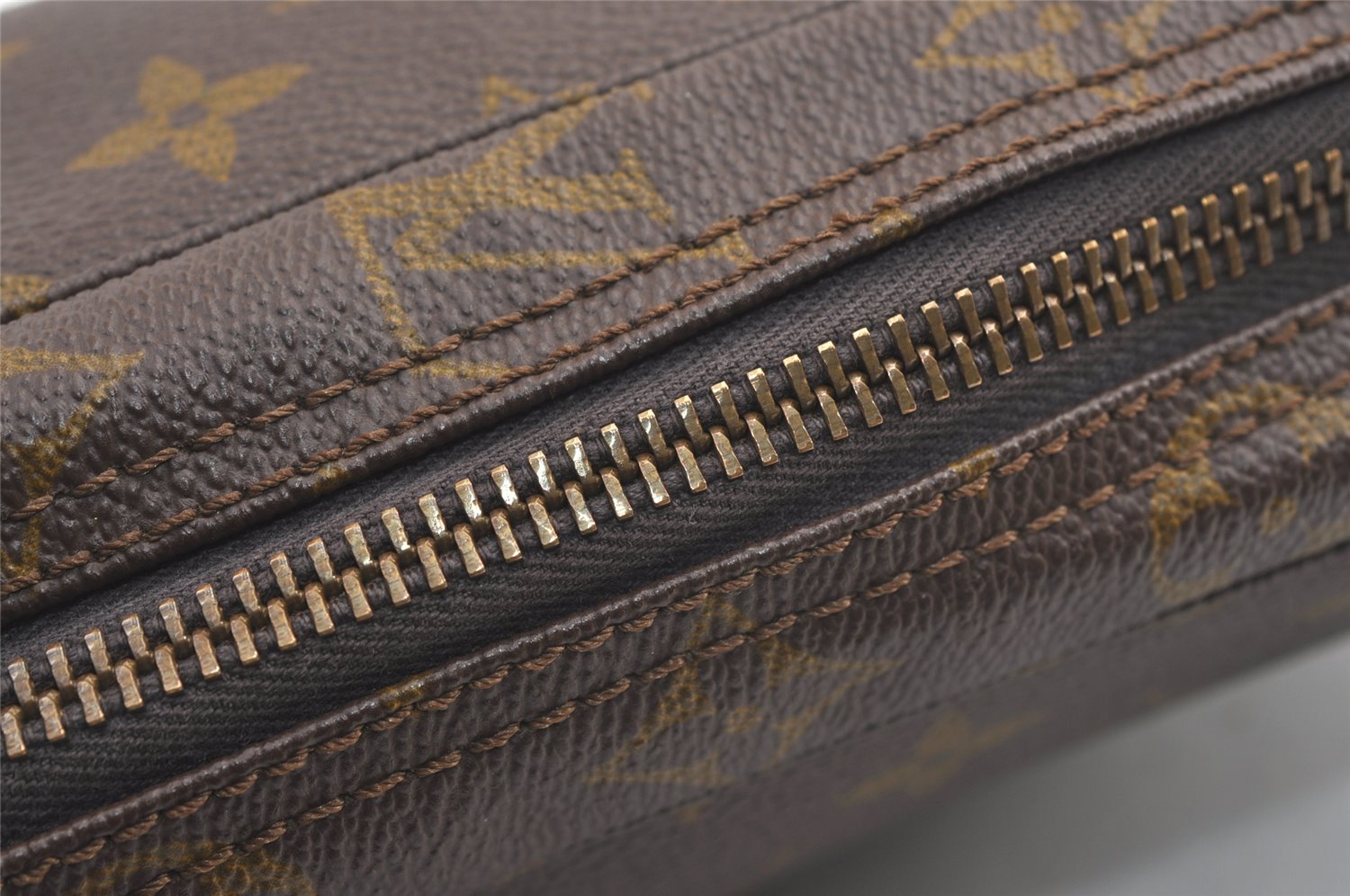 Auth Louis Vuitton Monogram Trousse Toilette 23 Clutch Hand Bag Old Model 9043J