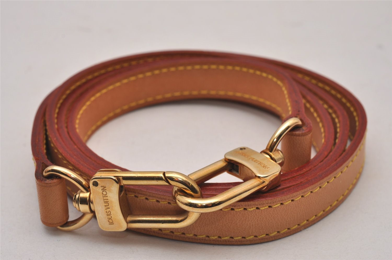 Authentic Louis Vuitton Leather Shoulder Strap Beige 46.9