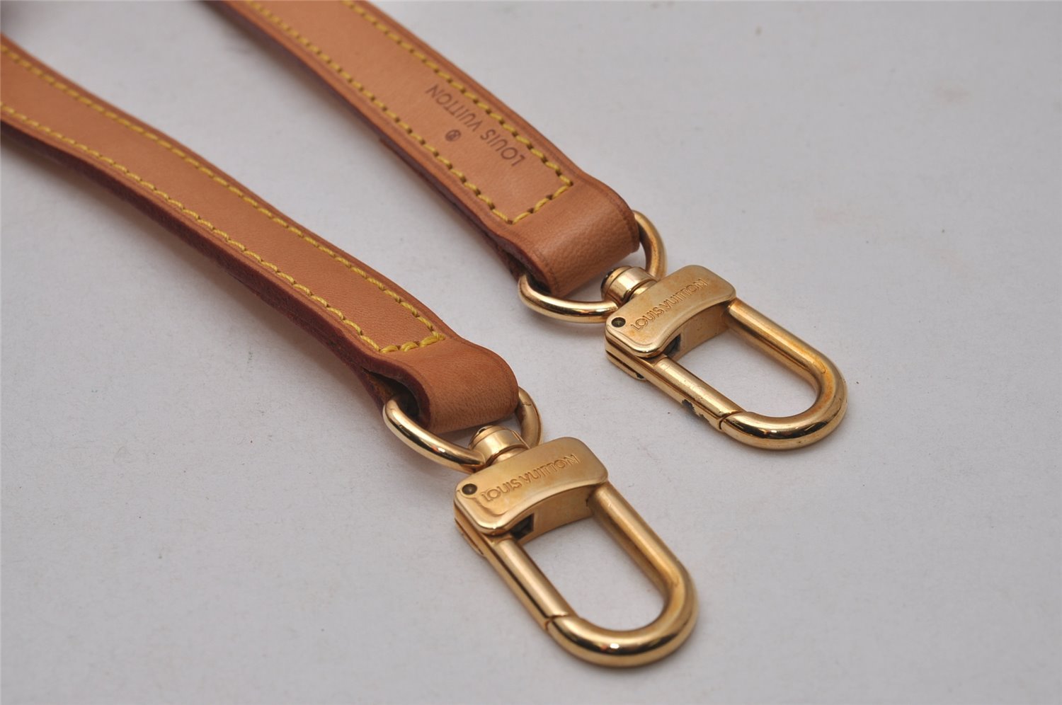 Authentic Louis Vuitton Leather Shoulder Strap Beige 46.9