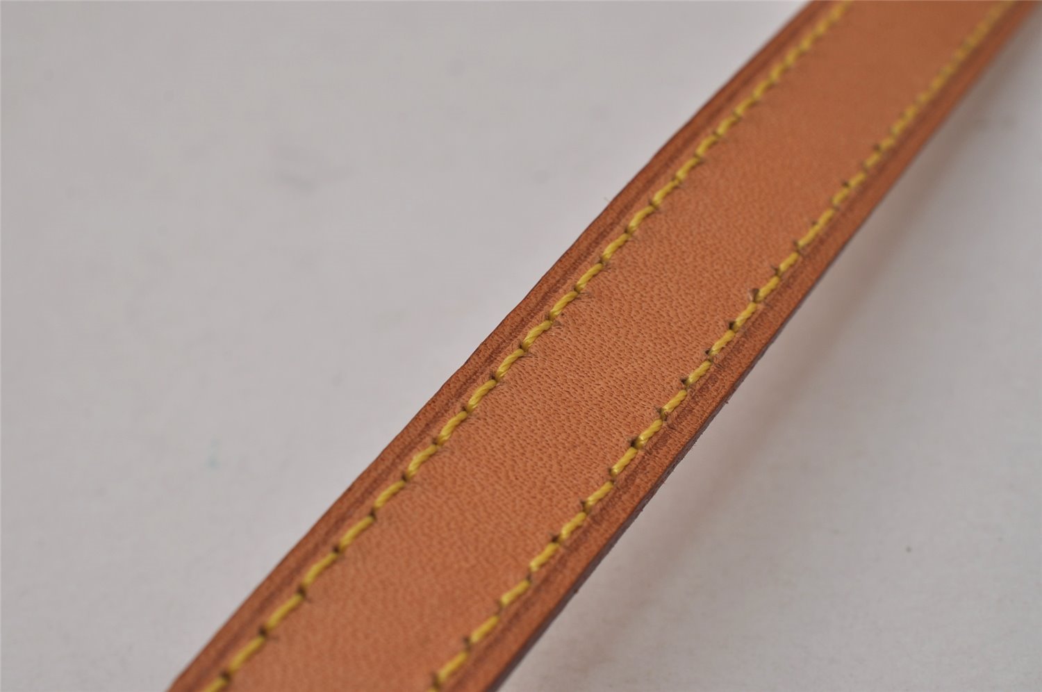 Authentic Louis Vuitton Leather Shoulder Strap Beige 46.9