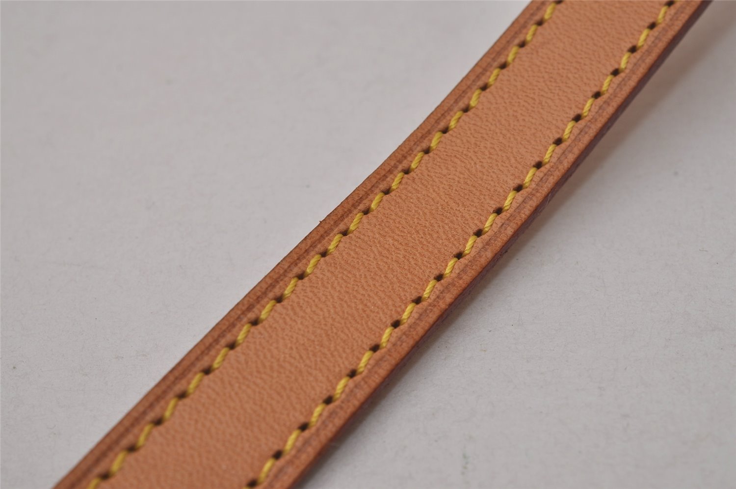 Authentic Louis Vuitton Leather Shoulder Strap Beige 46.9