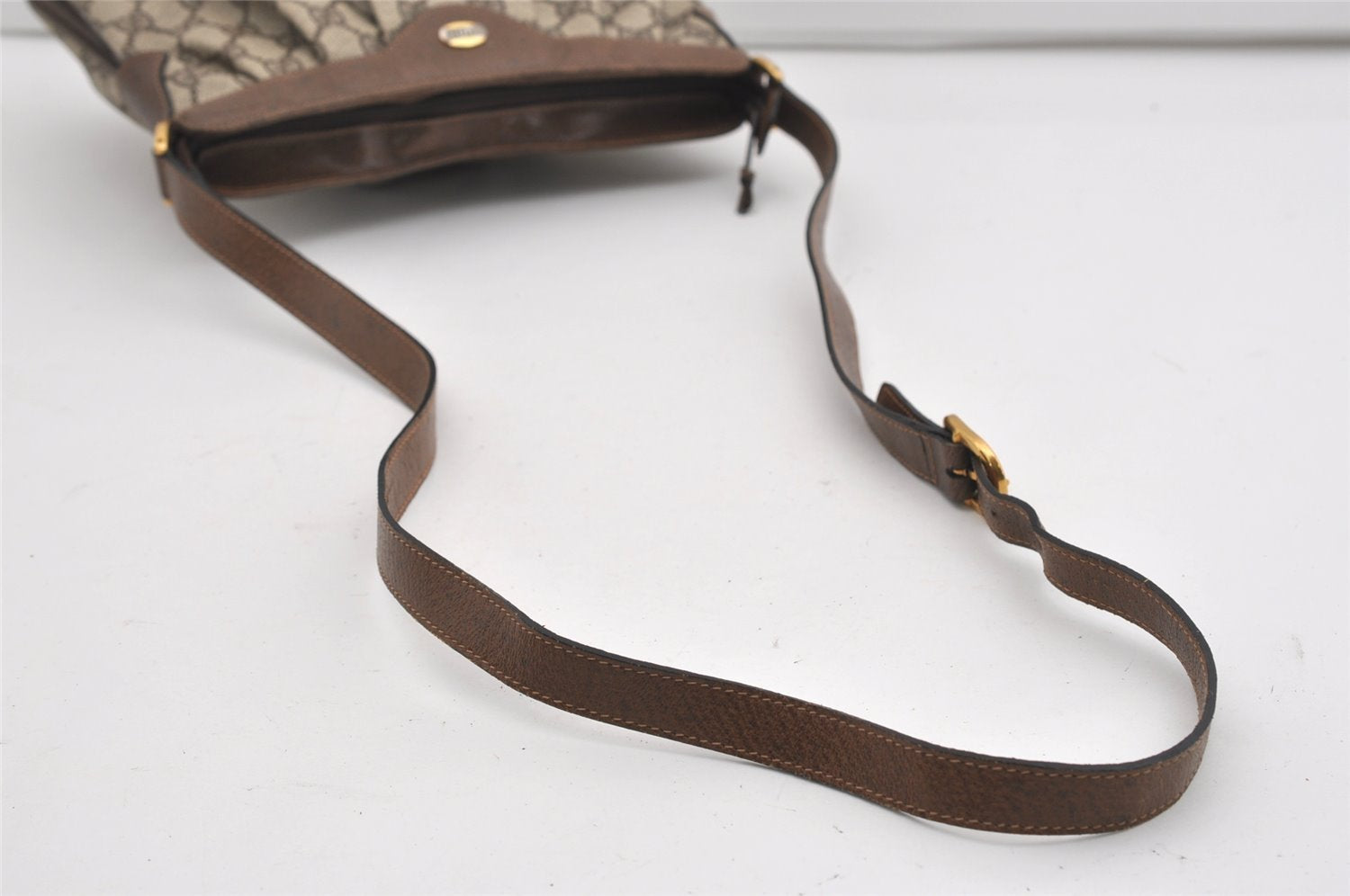 Authentic GUCCI Shoulder Cross Body Bag Purse GG PVC Leather Brown 9052I