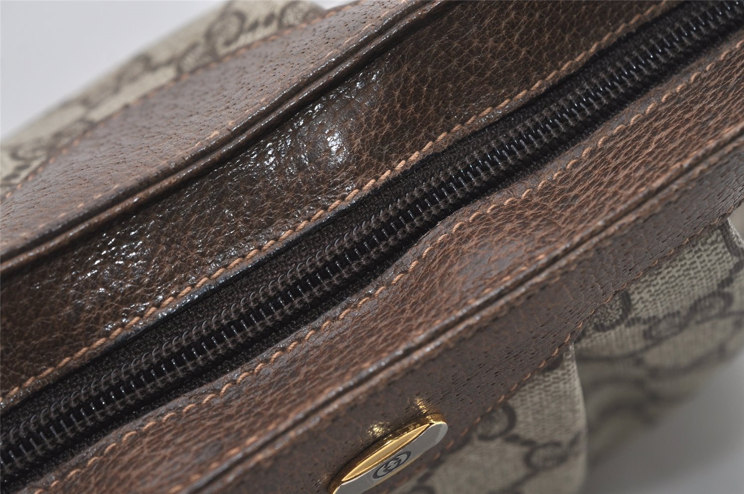 Authentic GUCCI Shoulder Cross Body Bag Purse GG PVC Leather Brown 9052I