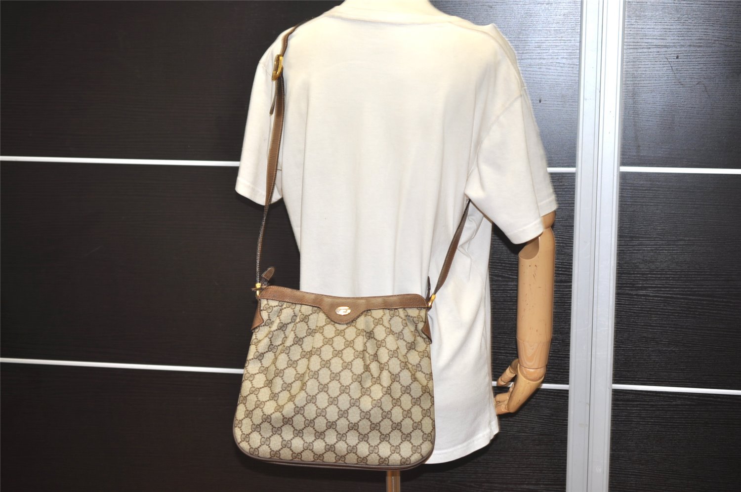 Authentic GUCCI Shoulder Cross Body Bag Purse GG PVC Leather Brown 9052I