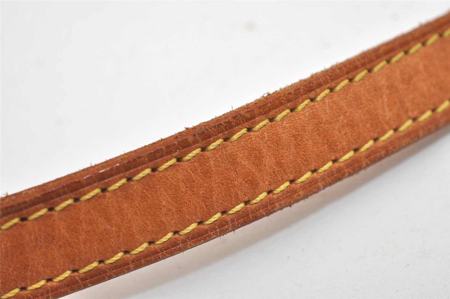 Authentic Louis Vuitton Leather Shoulder Strap Beige 46.9