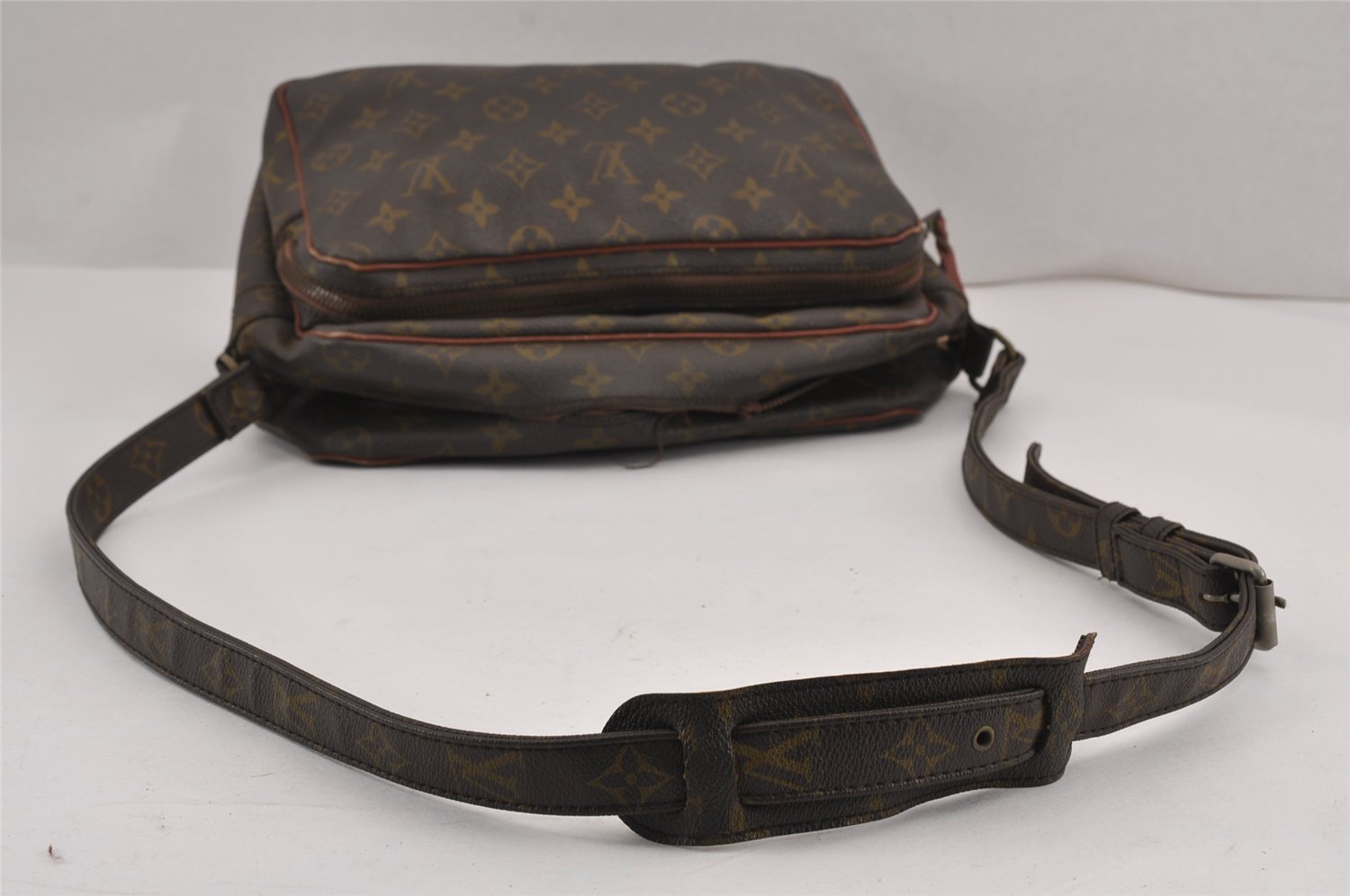 Authentic Louis Vuitton Monogram Nile Shoulder Cross Bag Old Model LV Junk 9076J