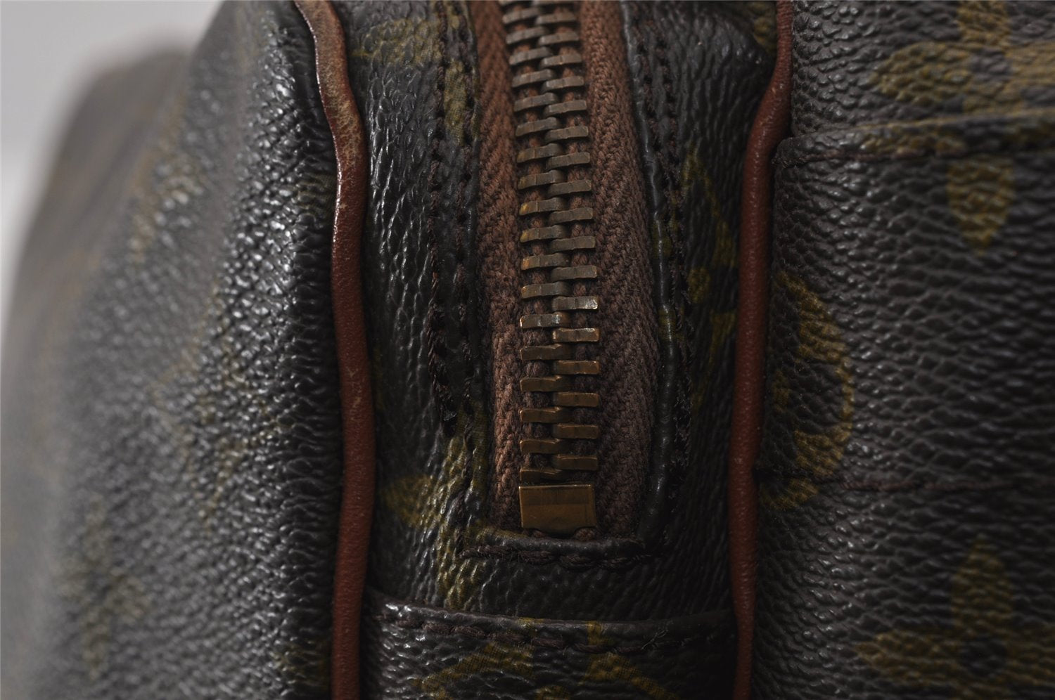 Authentic Louis Vuitton Monogram Nile Shoulder Cross Bag Old Model LV Junk 9076J