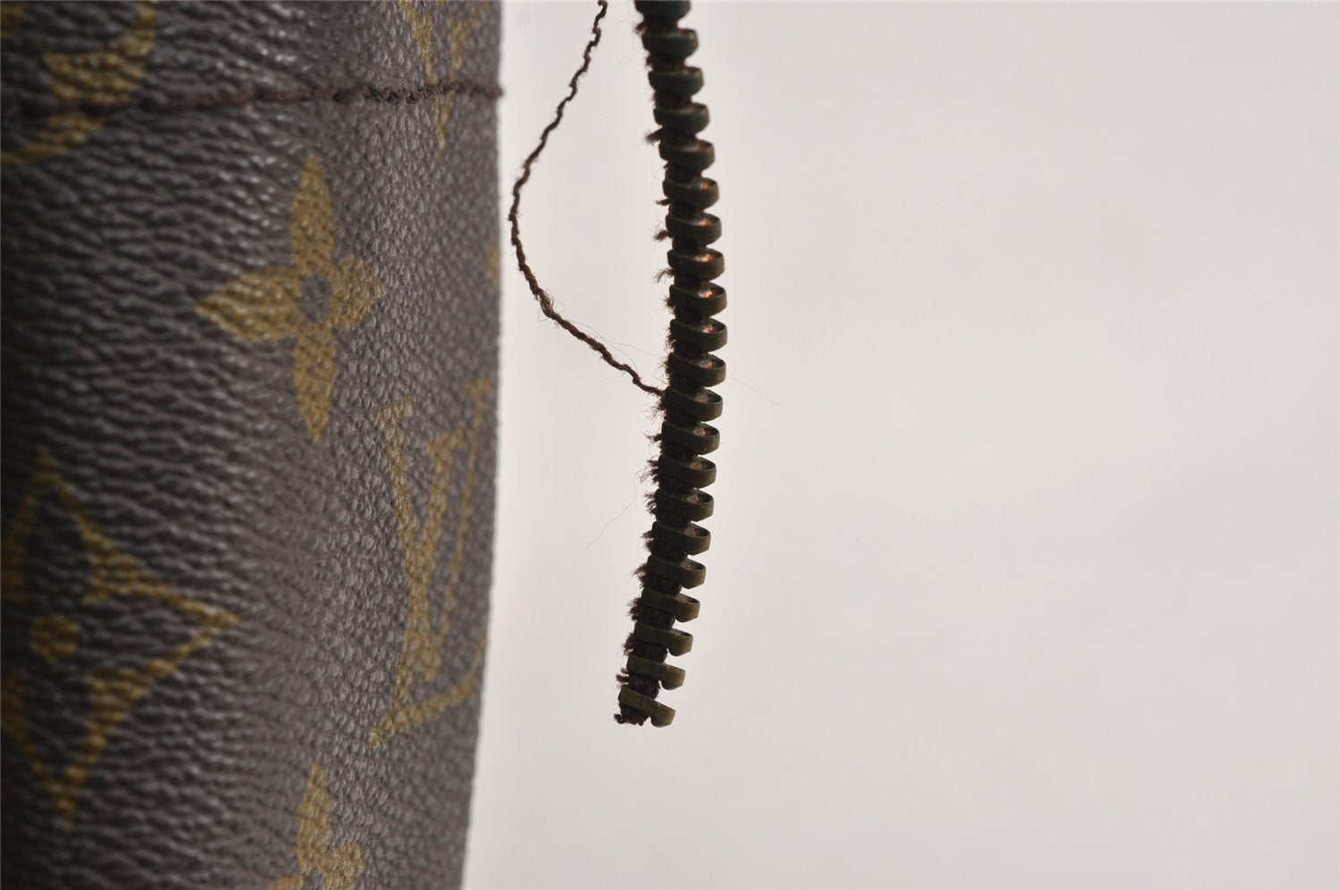 Authentic Louis Vuitton Monogram Nile Shoulder Cross Bag Old Model LV Junk 9076J