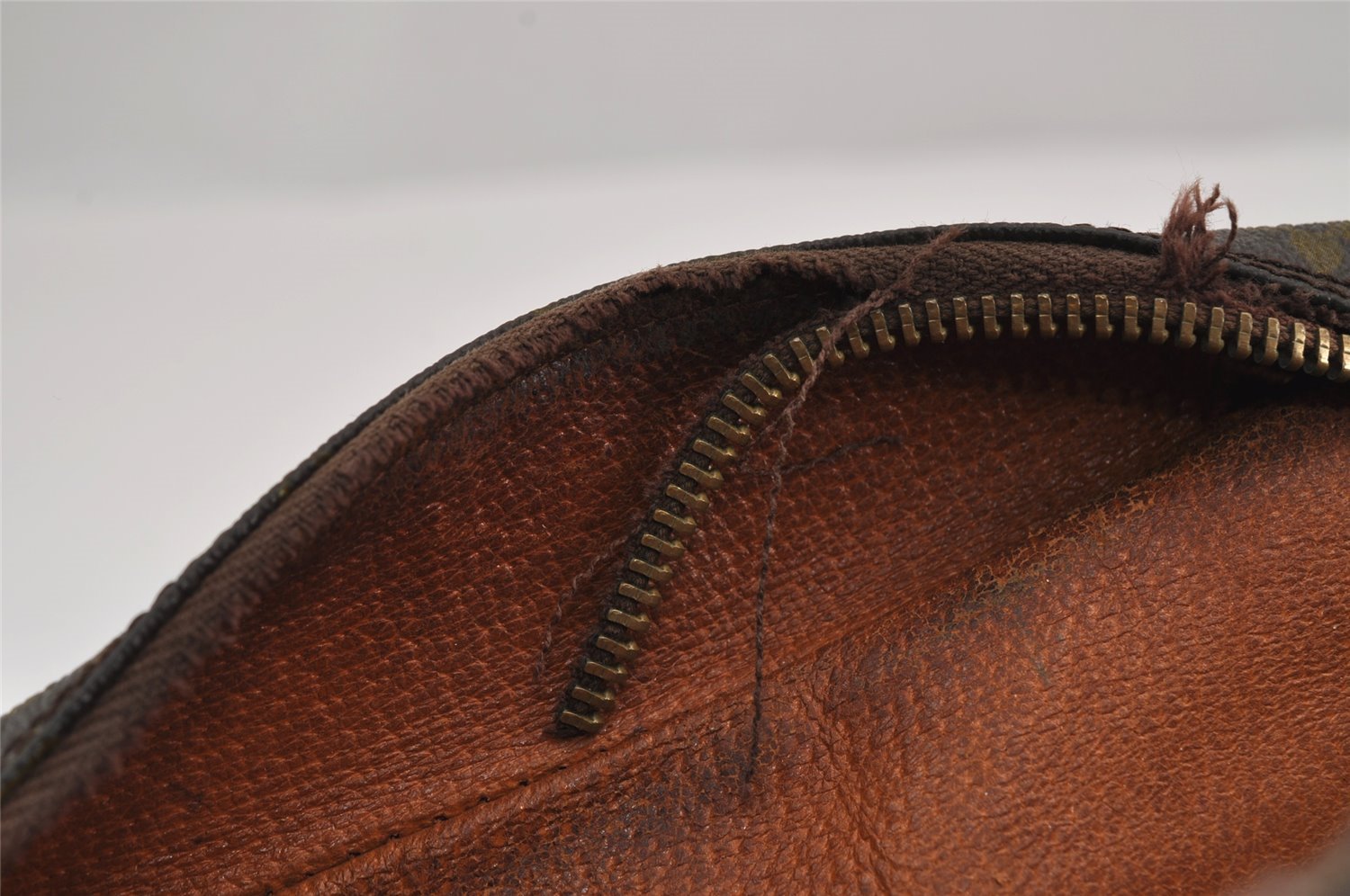 Authentic Louis Vuitton Monogram Nile Shoulder Cross Bag Old Model LV Junk 9076J