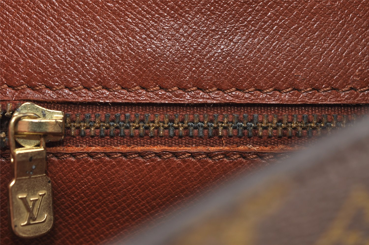 Authentic Louis Vuitton Monogram Saint Cloud MM M51243 Shoulder Cross Bag 9077J