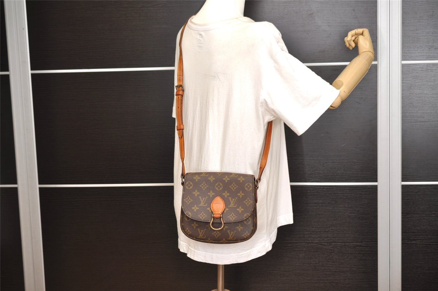 Authentic Louis Vuitton Monogram Saint Cloud MM M51243 Shoulder Cross Bag 9077J