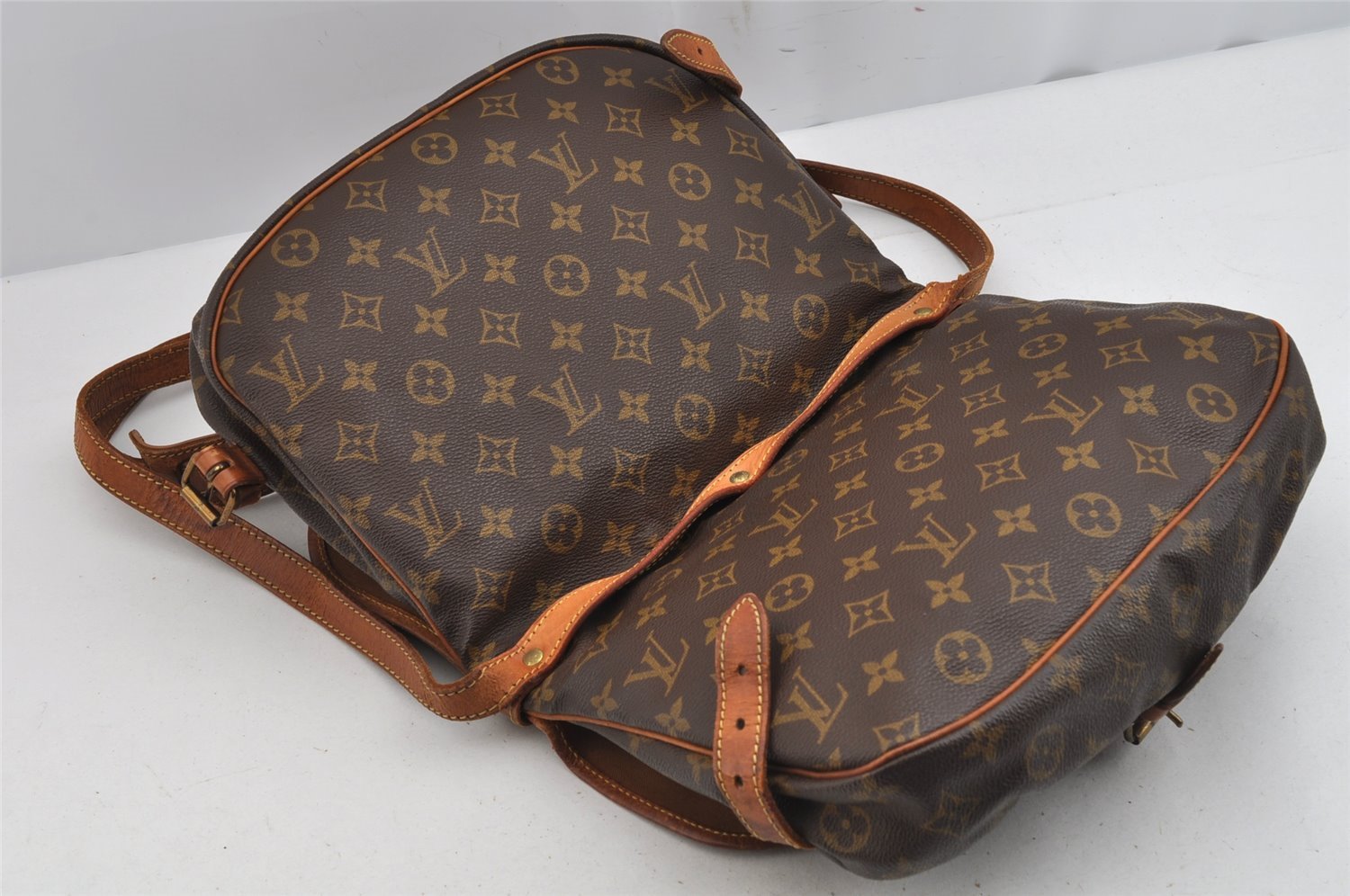 Authentic Louis Vuitton Monogram Saumur 30 Shoulder Cross Bag M42256 LV 9095J