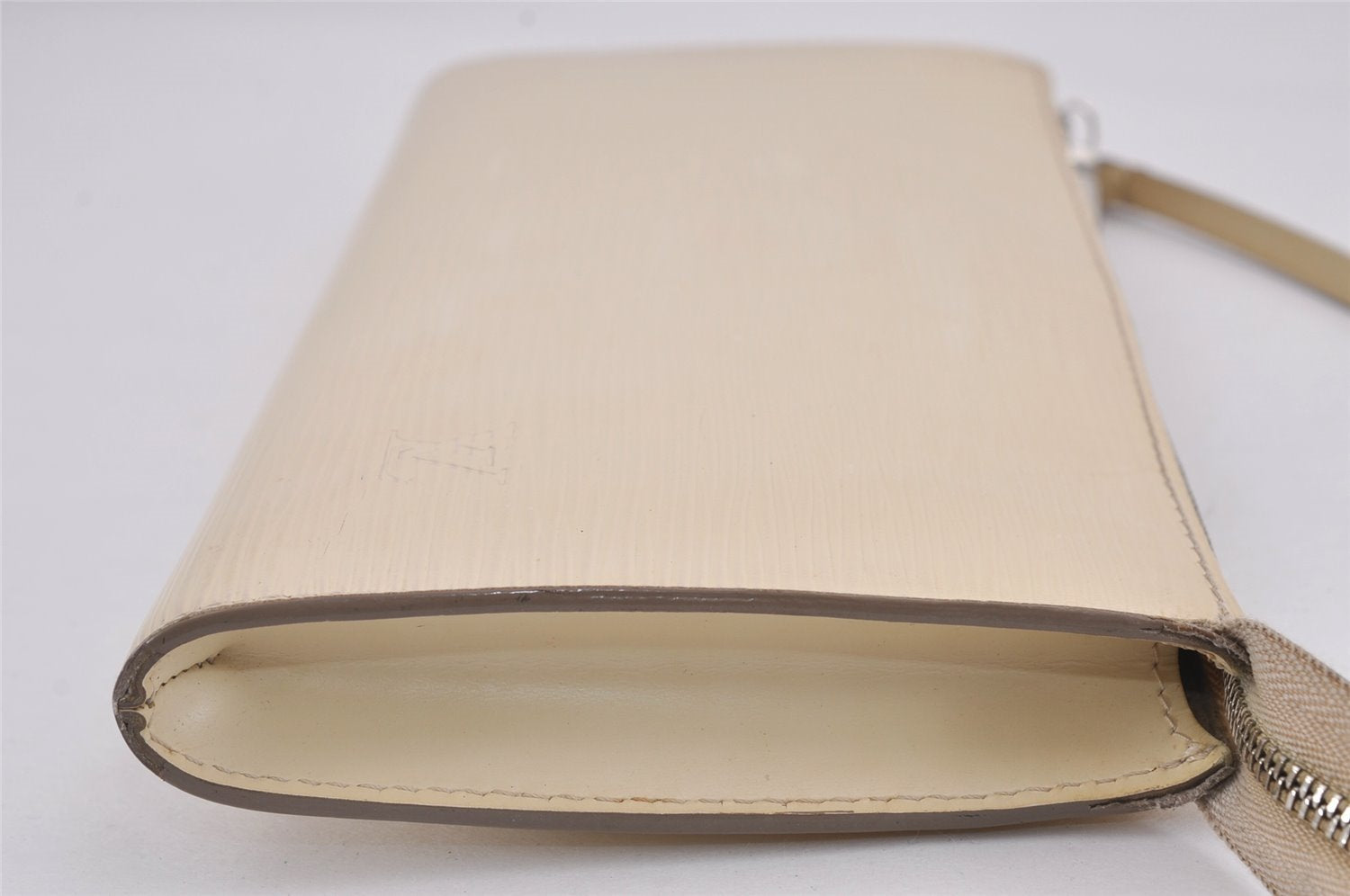 Authentic Louis Vuitton Epi Pochette Accessoires Pouch White M5264A LV 9105J
