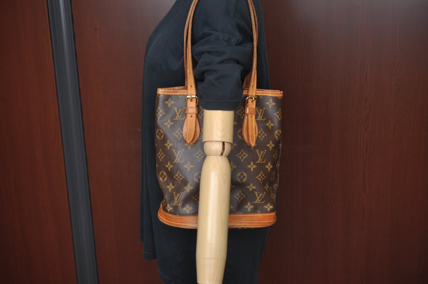 Authentic Louis Vuitton Monogram Bucket PM Shoulder Tote Bag M42238 Junk 9113H