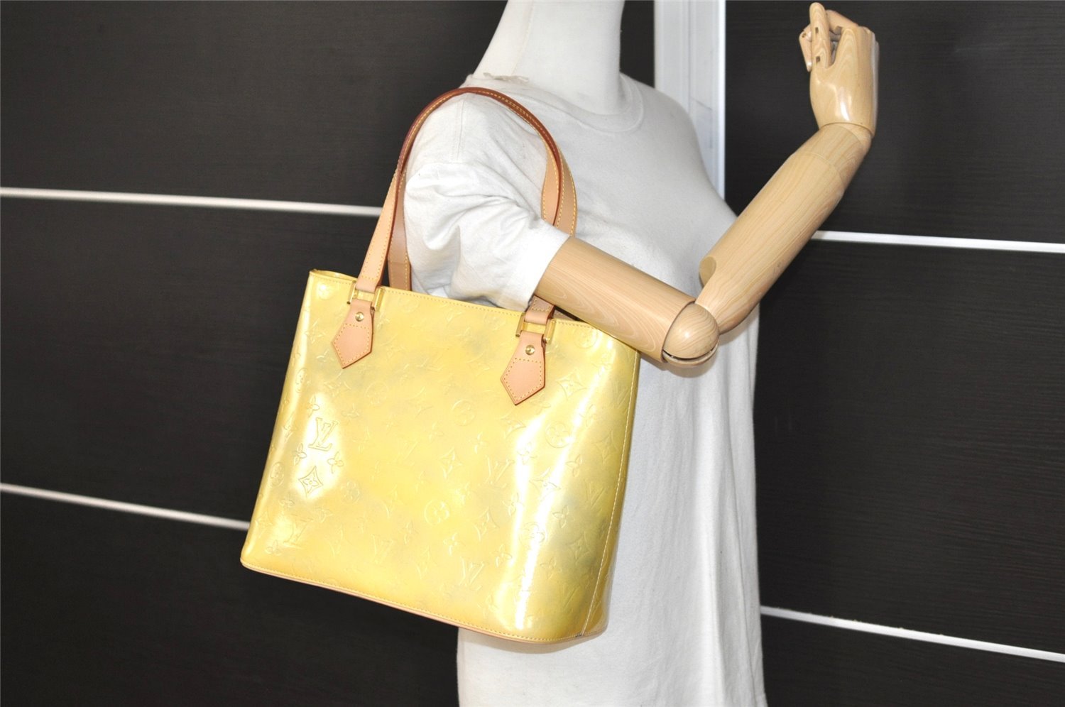 Authentic Louis Vuitton Vernis Houston Shoulder Hand Bag Yellow M91053 LV 9120I