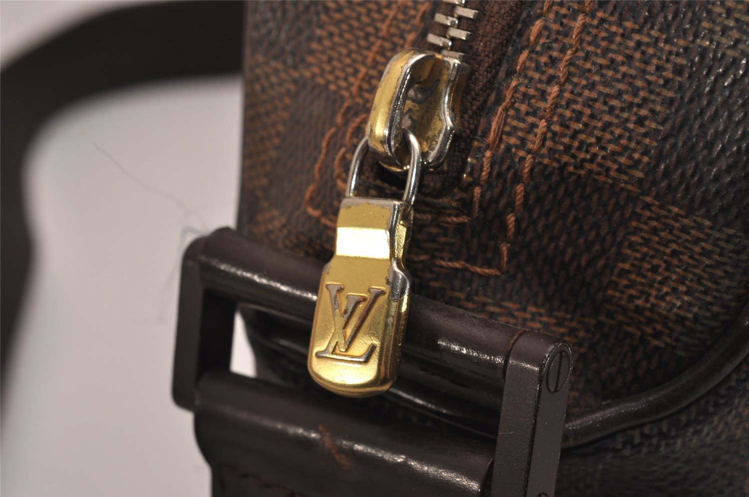 Authentic Louis Vuitton Damier Olav PM Shoulder Cross Body Bag N41442 LV 9131J