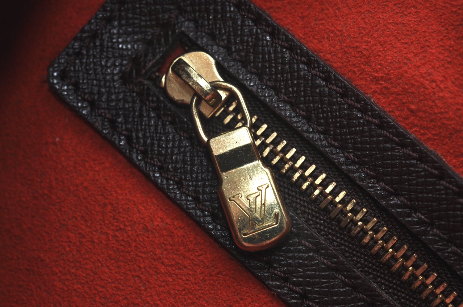 Authentic Louis Vuitton Damier Marais Bucket Shoulder Tote Bag N42240 LV 9138I