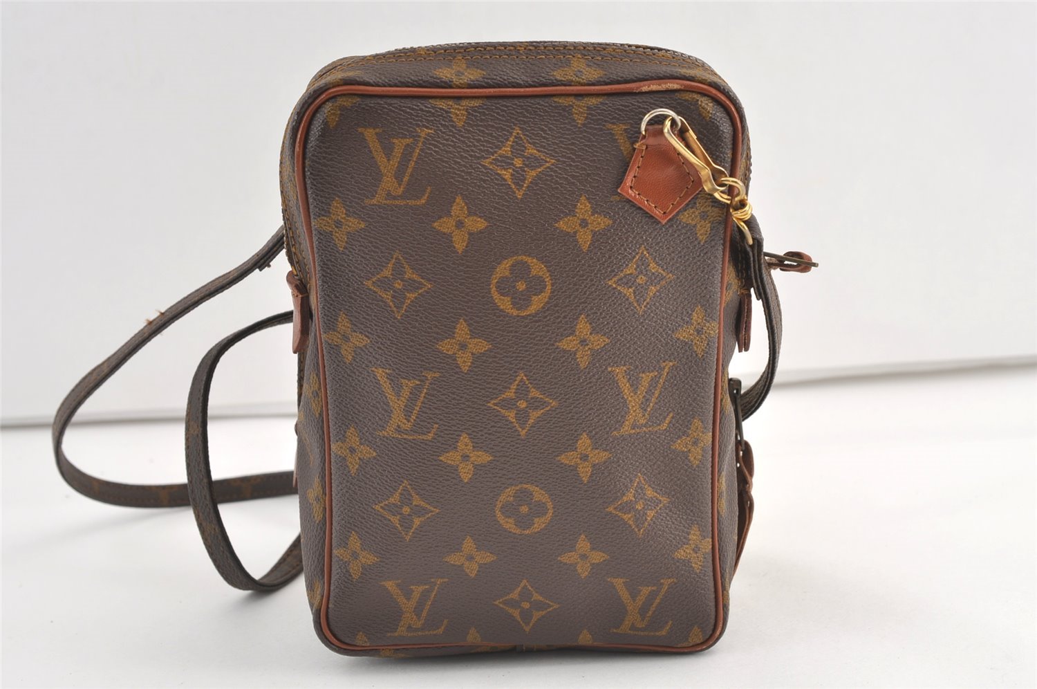 Authentic Louis Vuitton Monogram Amazone Shoulder Cross Body Bag Old Model 9150J