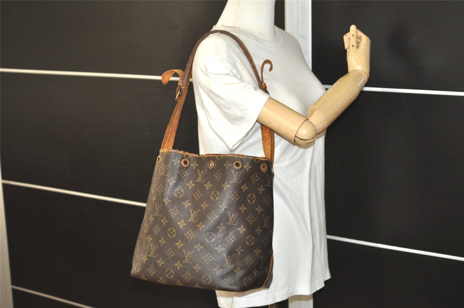 Authentic Louis Vuitton Monogram Petit Noe M42226 Shoulder Drawstring Bag 9160I
