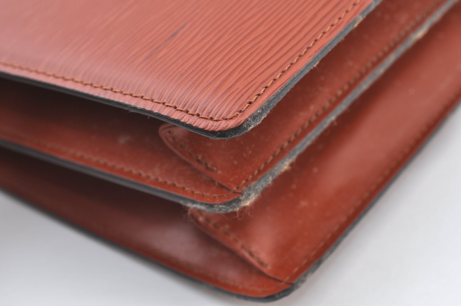 Authentic Louis Vuitton Epi Capucines Shoulder Cross Bag Brown M52341 LV 9168I