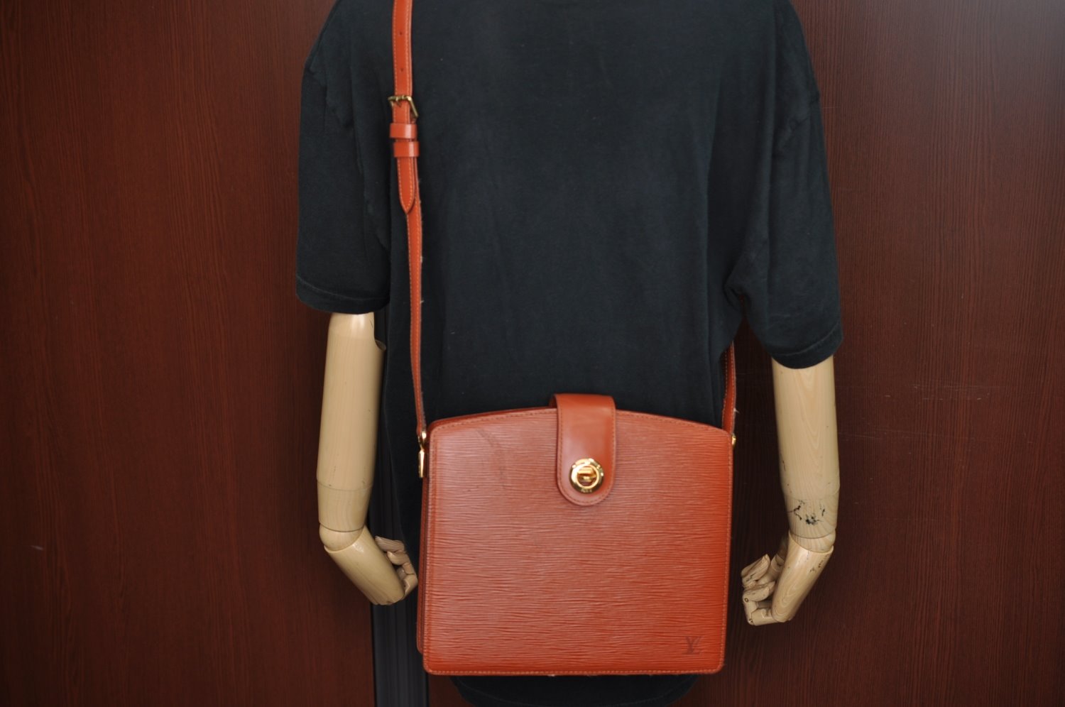 Authentic Louis Vuitton Epi Capucines Shoulder Cross Bag Brown M52341 LV 9168I