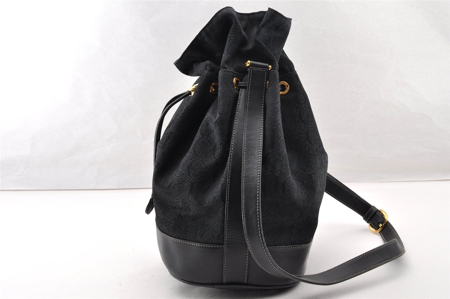 Authentic GUCCI Shoulder Drawstring Cross Bag Canvas Leather Black Junk 9191I
