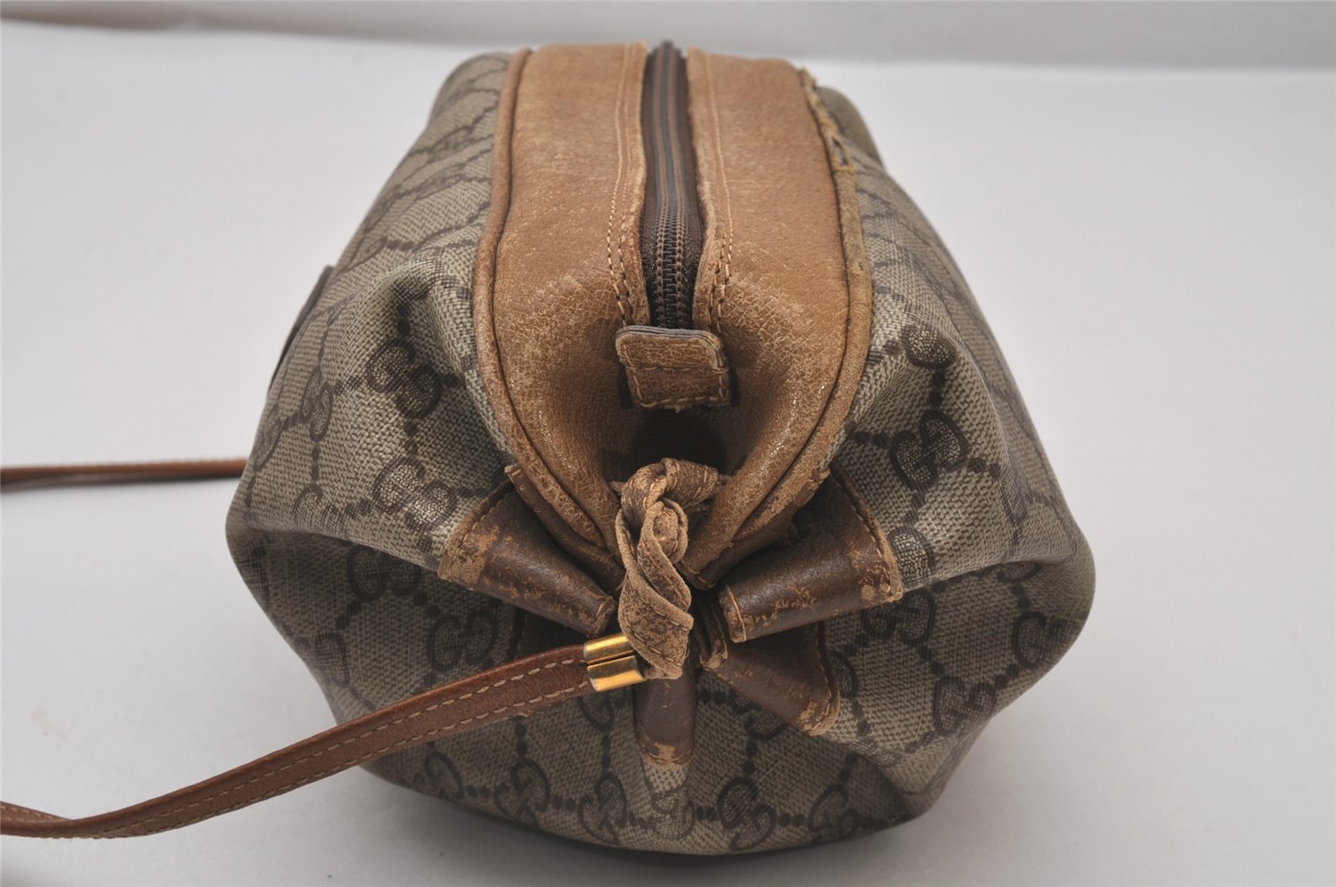 Authentic GUCCI Shoulder Cross Body Bag Purse GG PVC Leather Brown 9196I