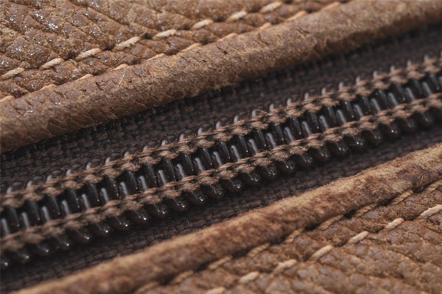 Authentic GUCCI Shoulder Cross Body Bag Purse GG PVC Leather Brown 9196I