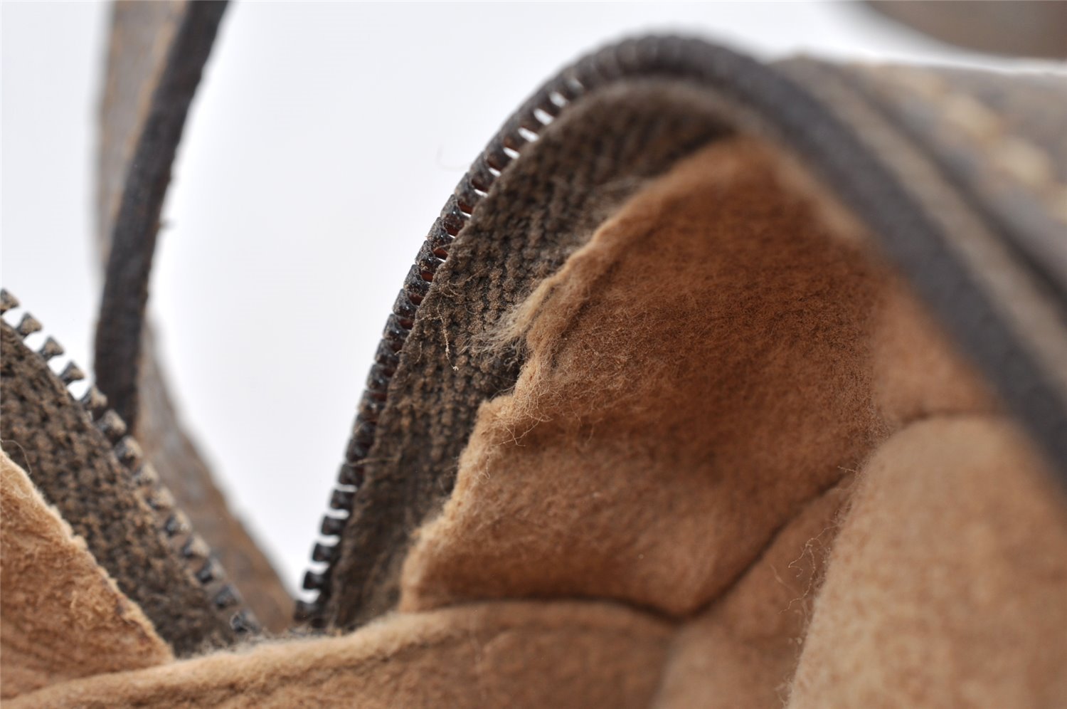 Authentic GUCCI Shoulder Cross Body Bag Purse GG PVC Leather Brown Junk 9202I