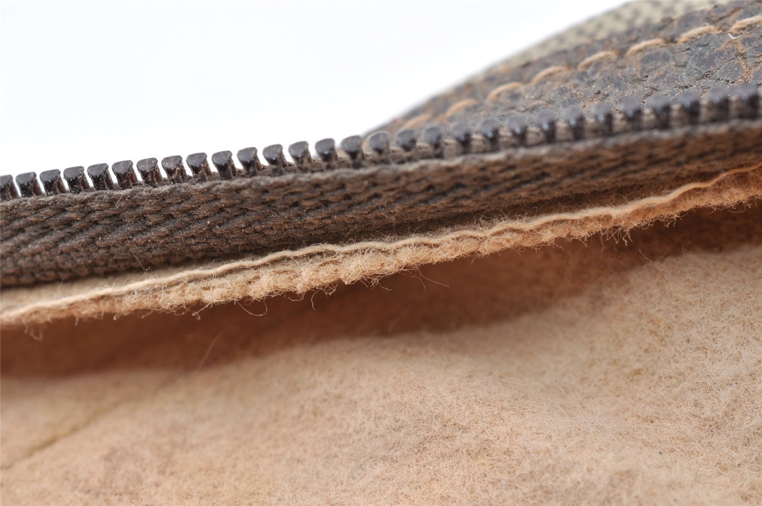 Authentic GUCCI Shoulder Cross Body Bag Purse GG PVC Leather Brown Junk 9202I