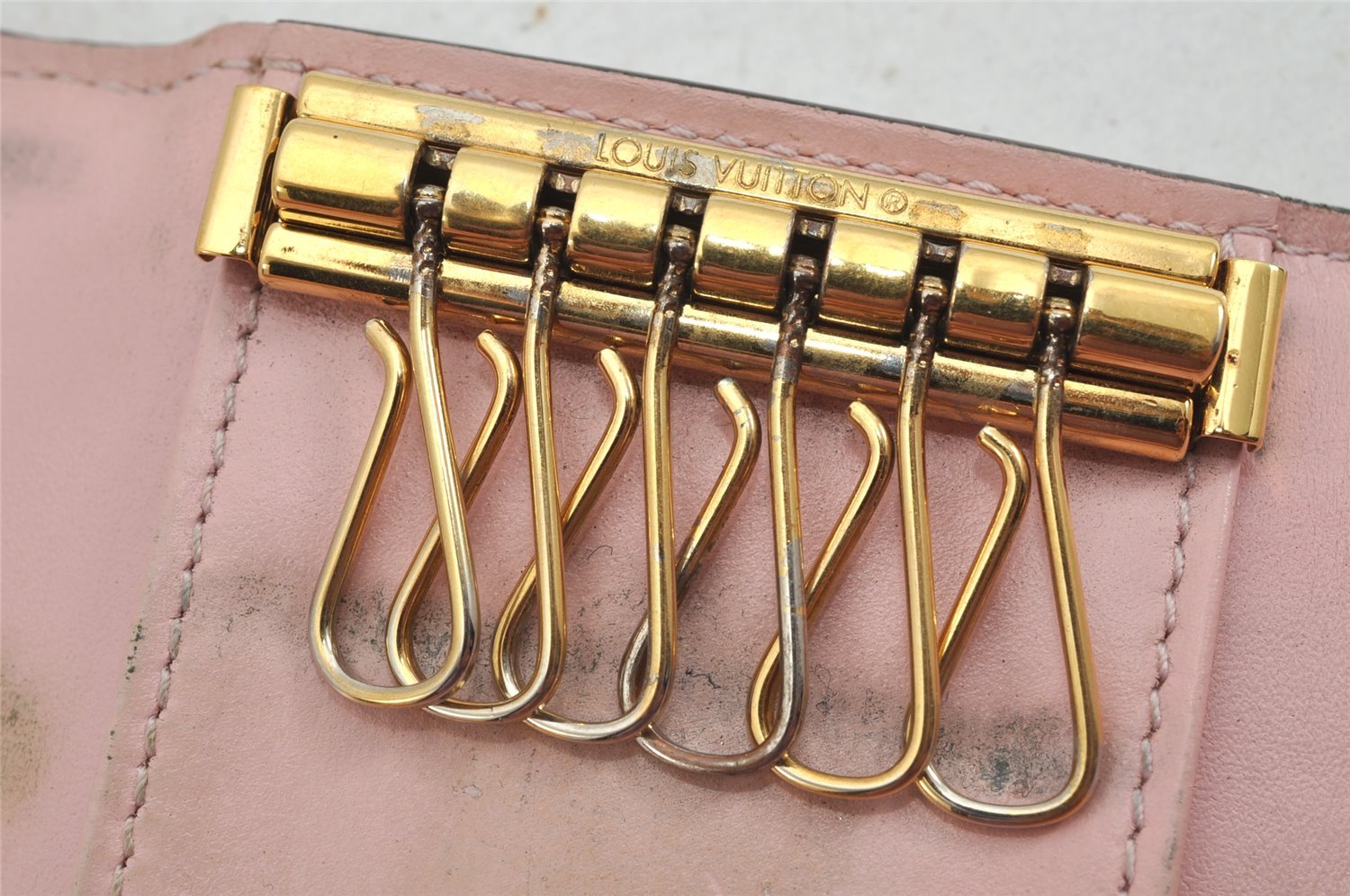 Authentic Louis Vuitton Vernis Multicles 6 Hooks Key Case M61233 Beige 9203J