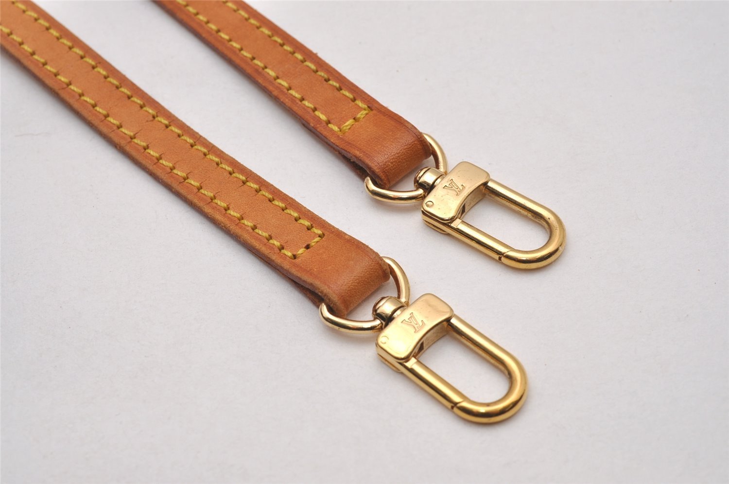 Authentic Louis Vuitton Leather Shoulder Strap Beige 44.7