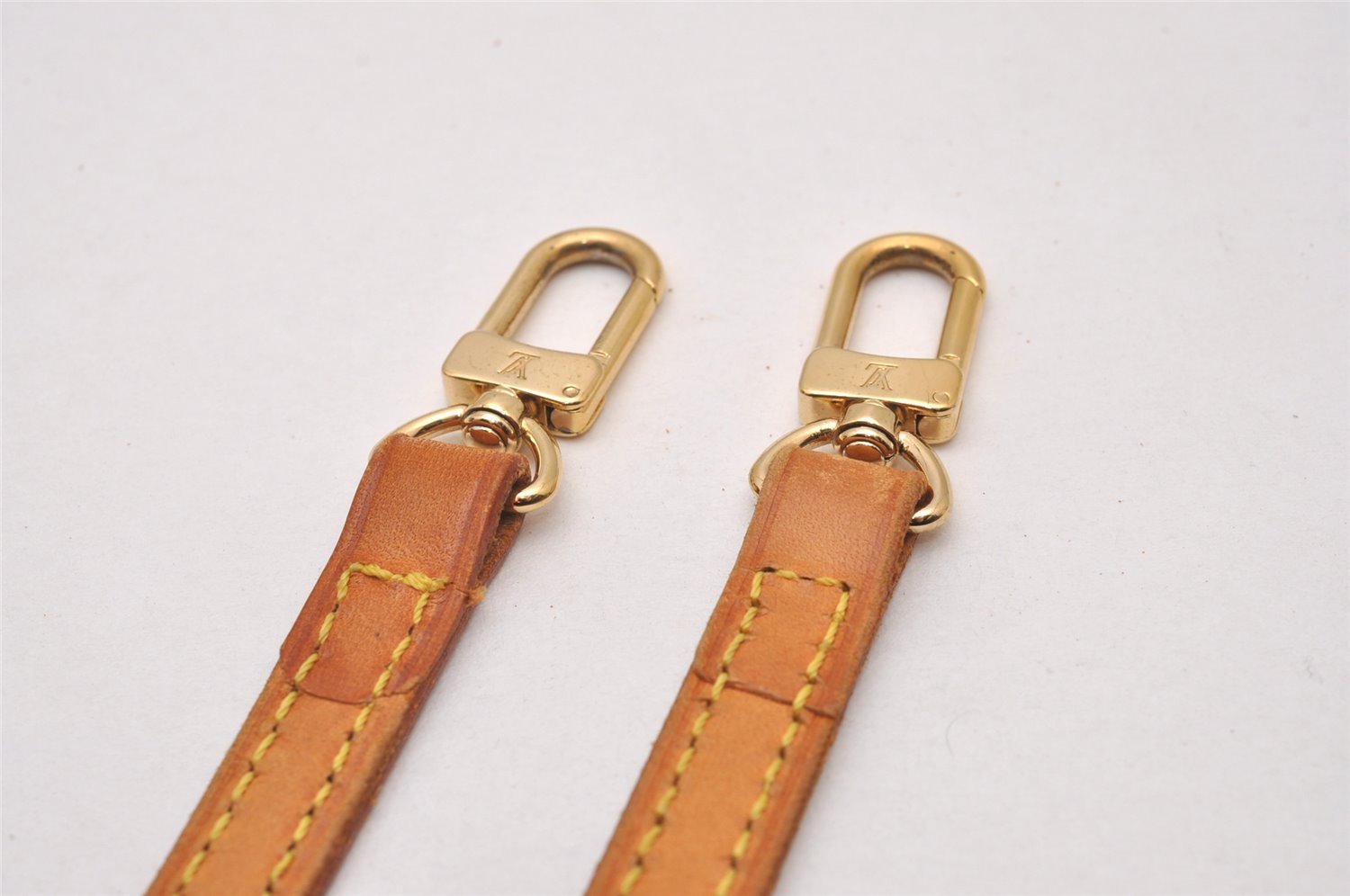 Authentic Louis Vuitton Leather Shoulder Strap Beige 44.7