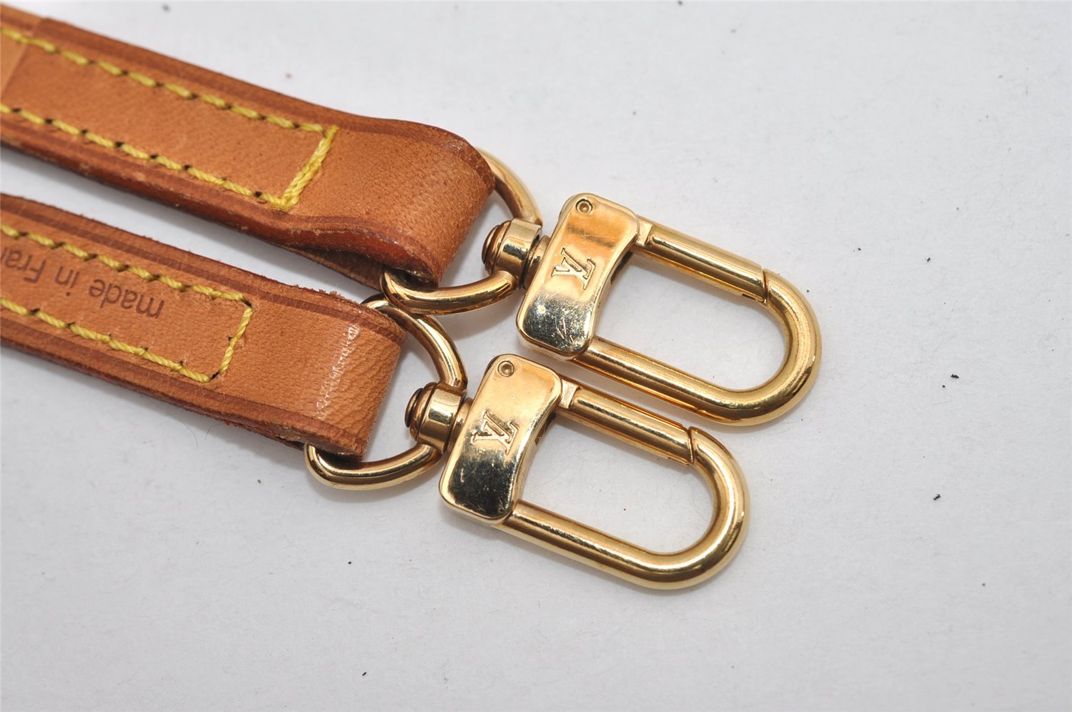 Authentic Louis Vuitton Leather Shoulder Strap Beige 47.2