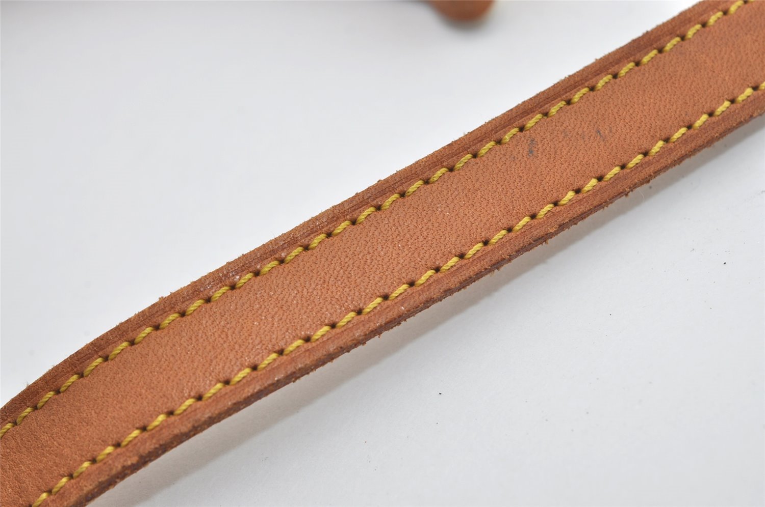 Authentic Louis Vuitton Leather Shoulder Strap Beige 39.2