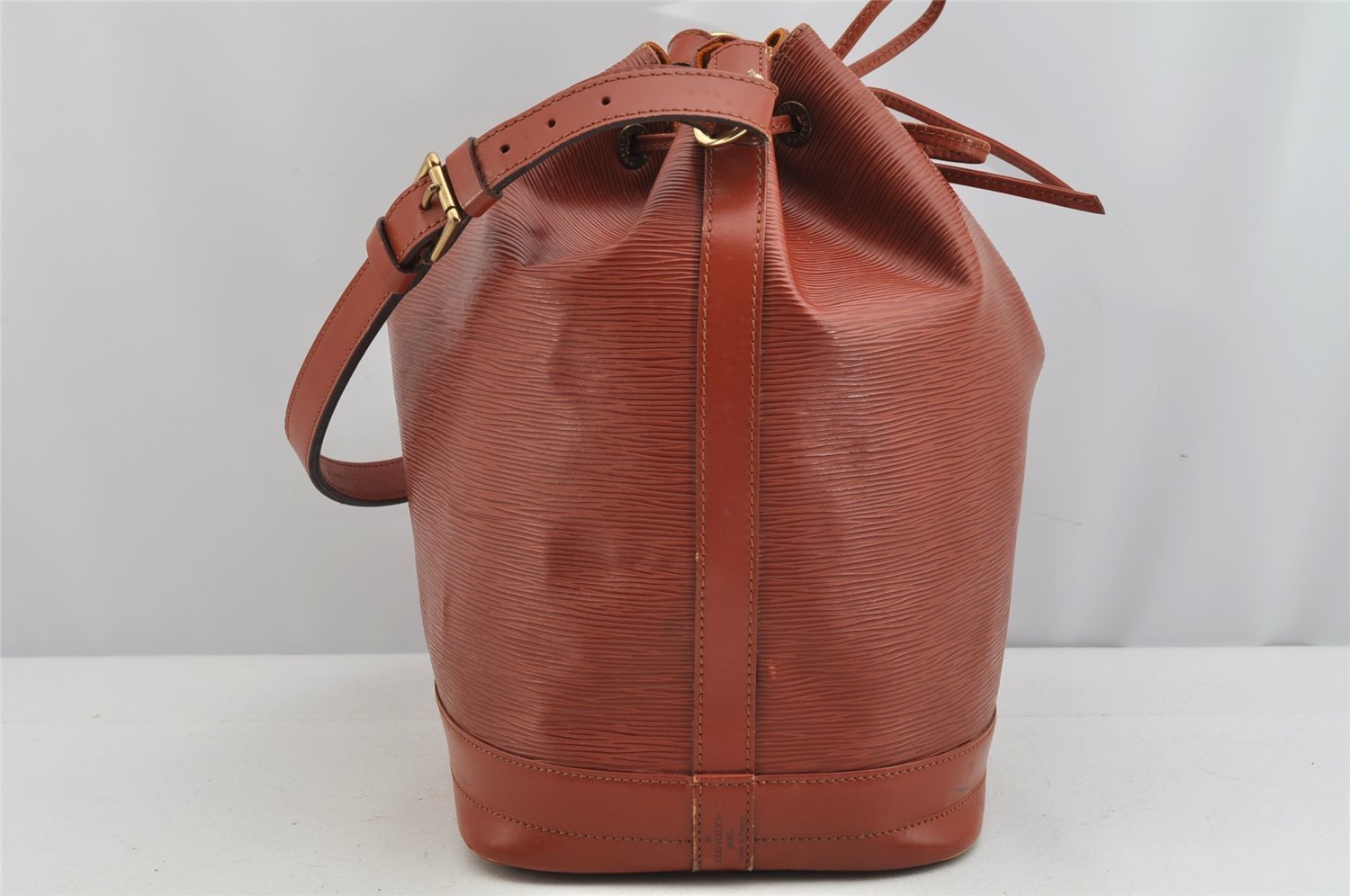 Authentic Louis Vuitton Epi Noe Shoulder Drawstring Bag Brown M44028 LV 9239J