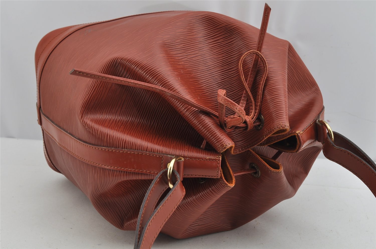 Authentic Louis Vuitton Epi Noe Shoulder Drawstring Bag Brown M44028 LV 9239J