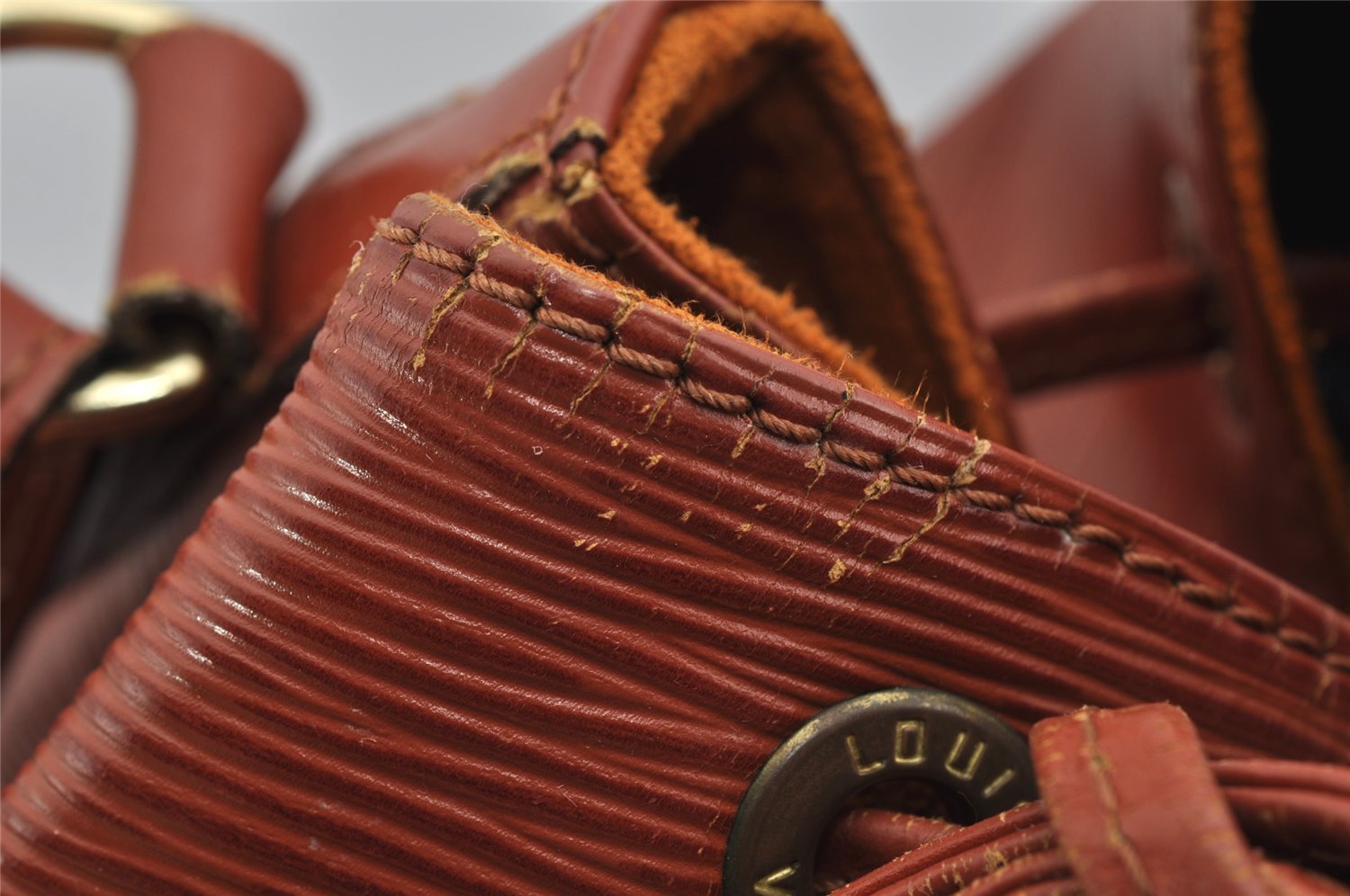 Authentic Louis Vuitton Epi Noe Shoulder Drawstring Bag Brown M44028 LV 9239J