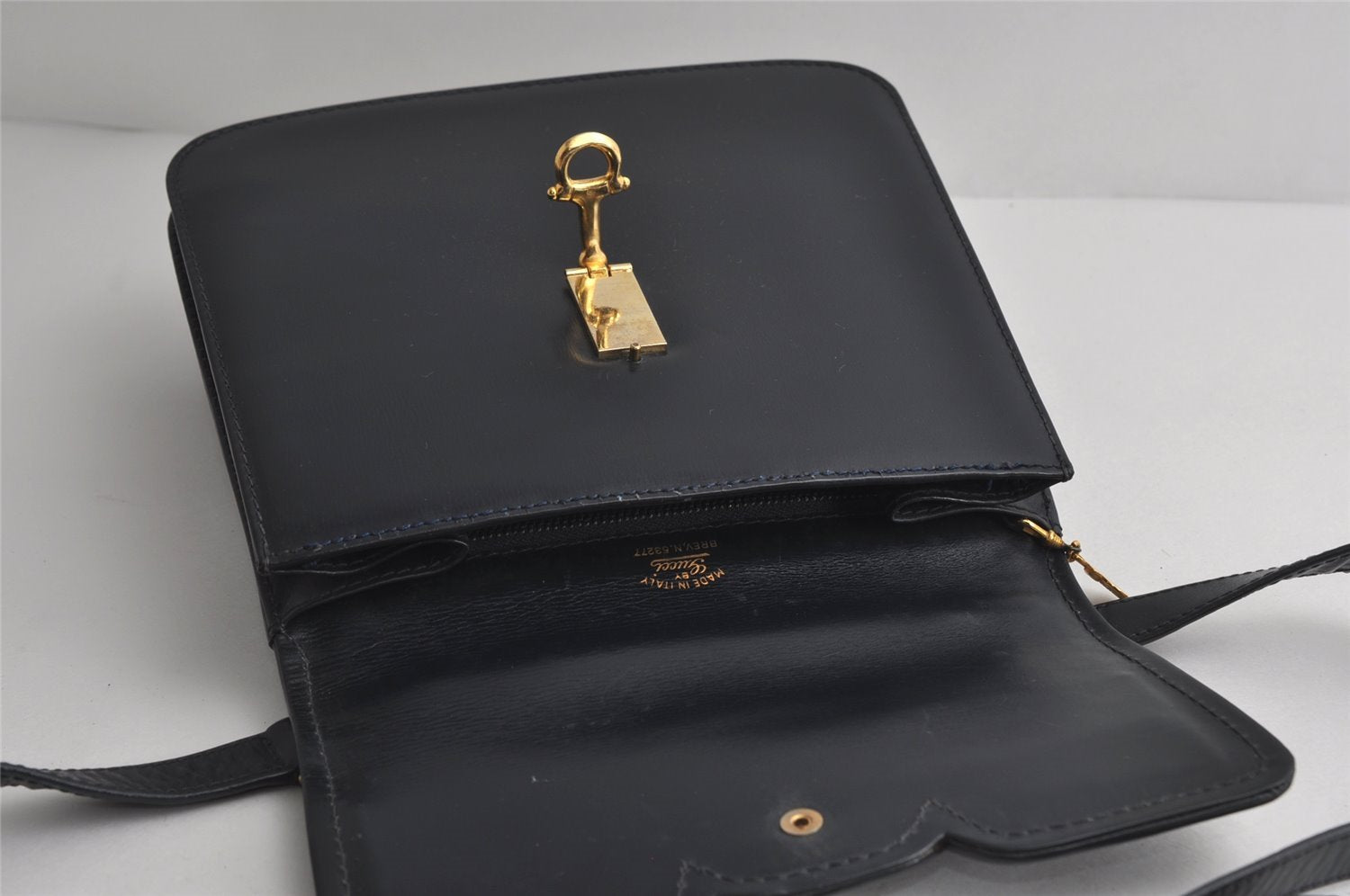 Authentic GUCCI Vintage Horsebit Shoulder Bag Purse Leather Navy 9243I