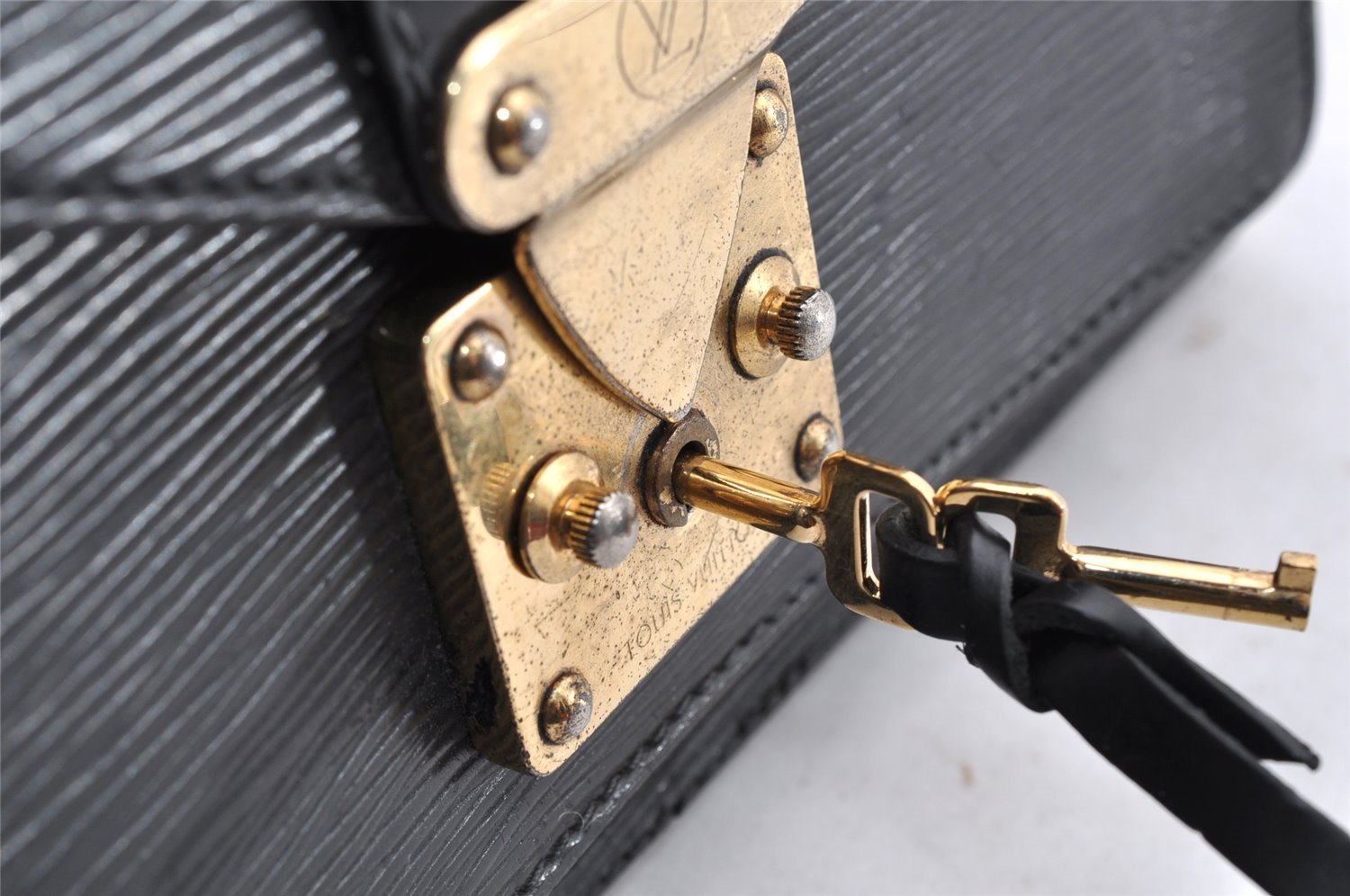 Authentic Louis Vuitton Epi Monceau 2Way Shoulder Hand Bag Black M52122 LV 9262I