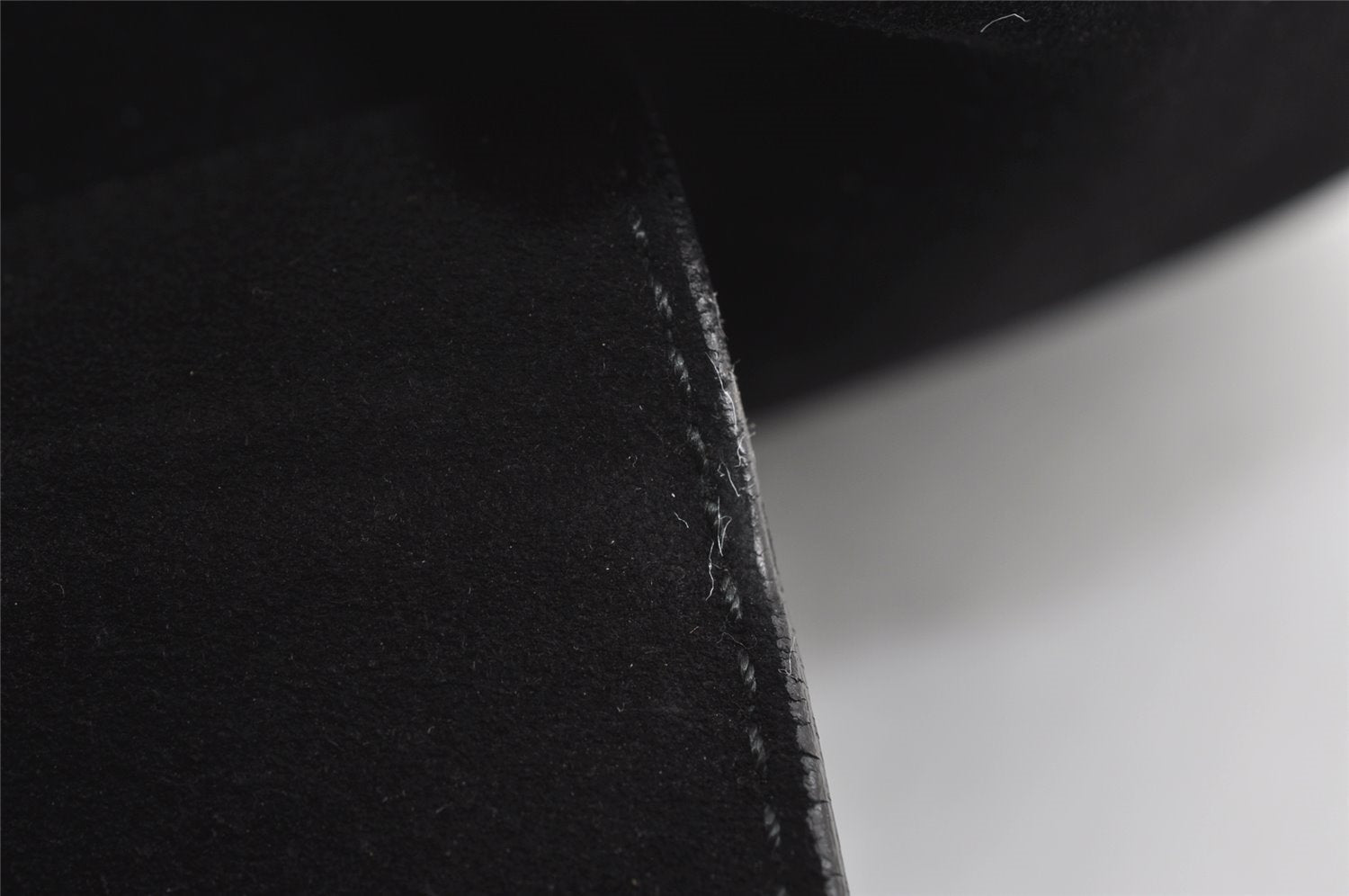 Authentic GUCCI Animalier Tiger Shoulder Bag Suede Leather 0014113 Black 9278I