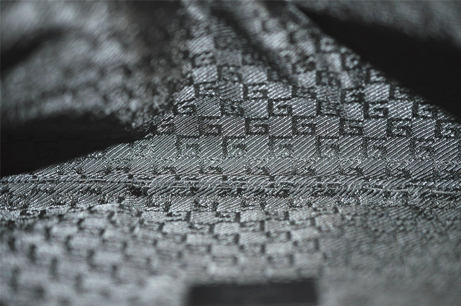 Authentic GUCCI Animalier Tiger Shoulder Bag Suede Leather 0014113 Black 9278I