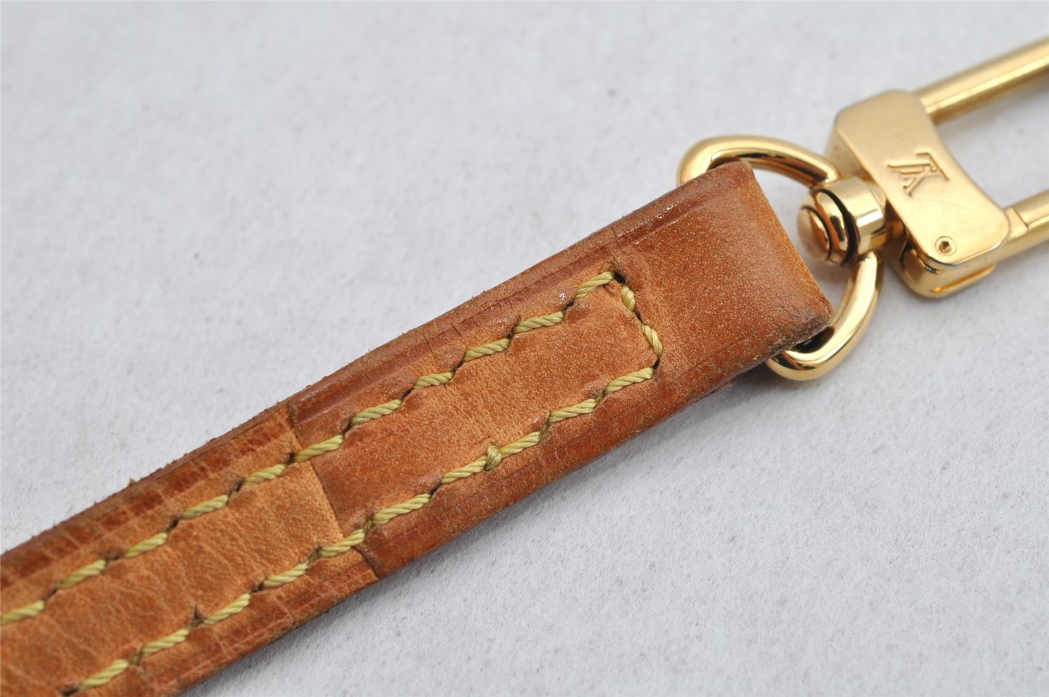 Authentic Louis Vuitton Leather Shoulder Strap Beige 49.4