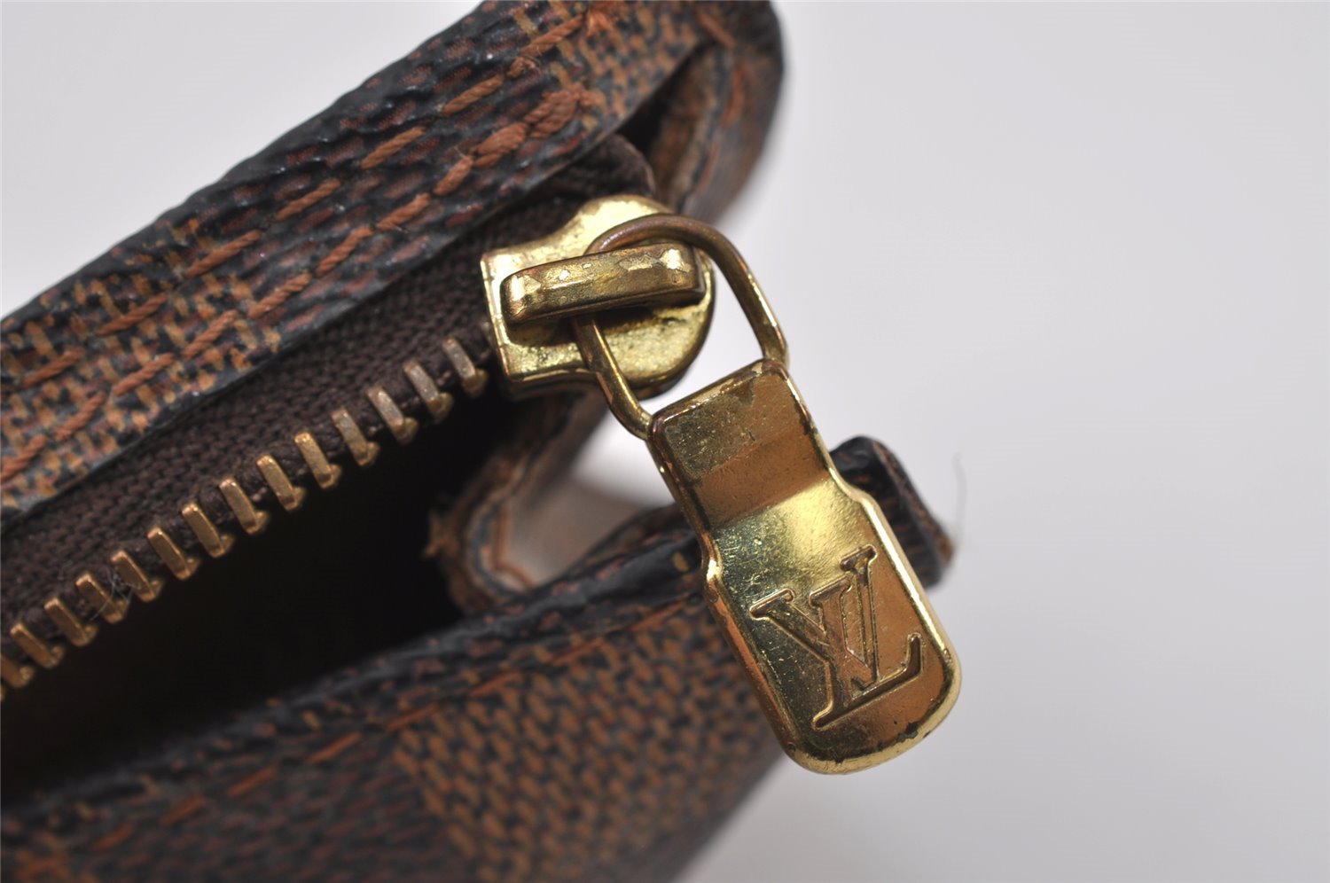 Authentic Louis Vuitton Damier Marais Bucket Pouch Purse Clutch LV Junk 9303I